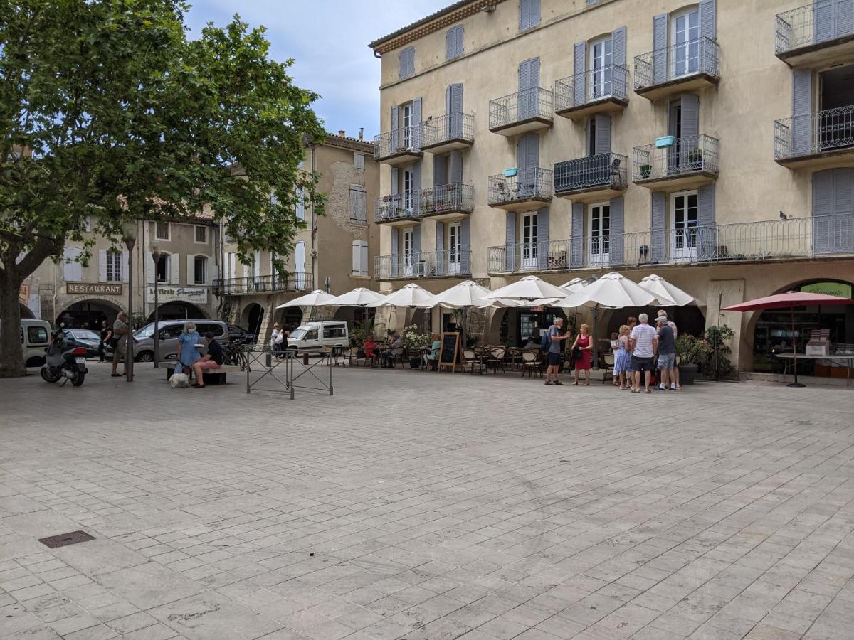 Maisonnette Dans Domaine Avec Piscine A Nyons, Pays Des Olives Buitenkant foto