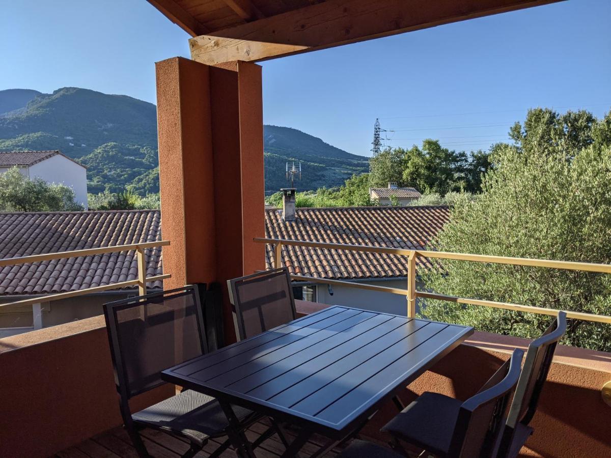 Maisonnette Dans Domaine Avec Piscine A Nyons, Pays Des Olives Buitenkant foto