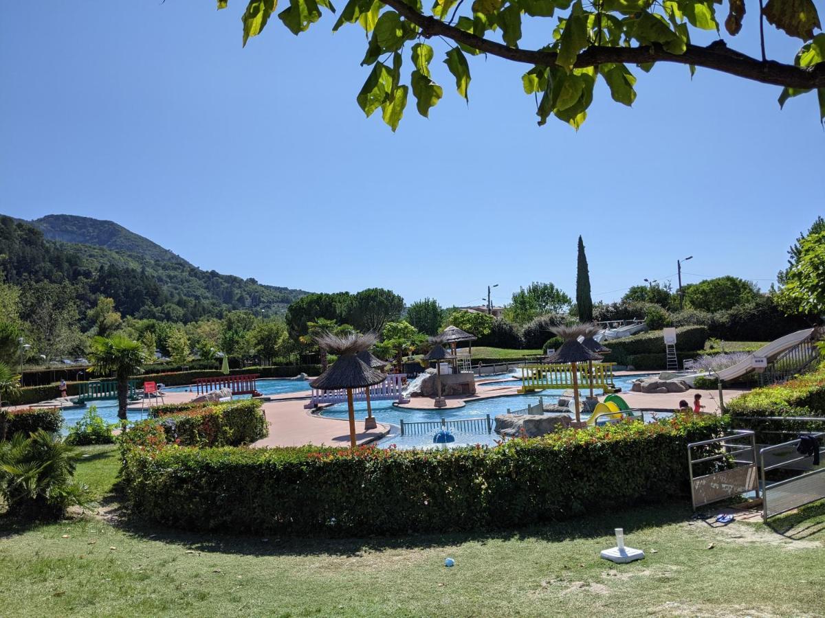 Maisonnette Dans Domaine Avec Piscine A Nyons, Pays Des Olives Buitenkant foto