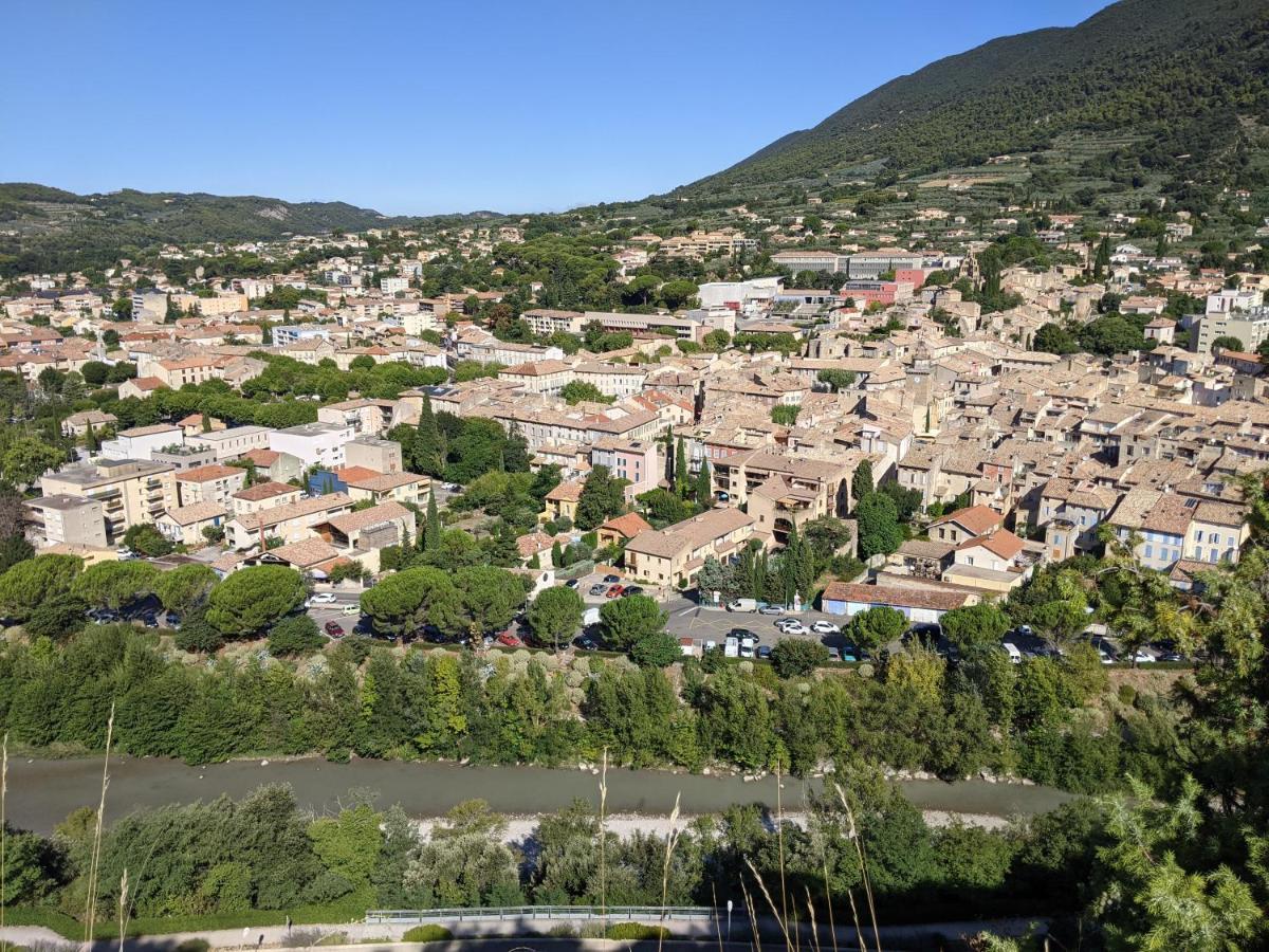 Maisonnette Dans Domaine Avec Piscine A Nyons, Pays Des Olives Buitenkant foto
